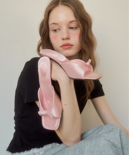 Birthday room（バースデイルーム）の「スクエアリボンミュールサンダル/square mule sandal（サンダル・レディース・シルバー/ピンク/ブラック・SMALL/MEDIUM/LARGE）」の3枚目の写真