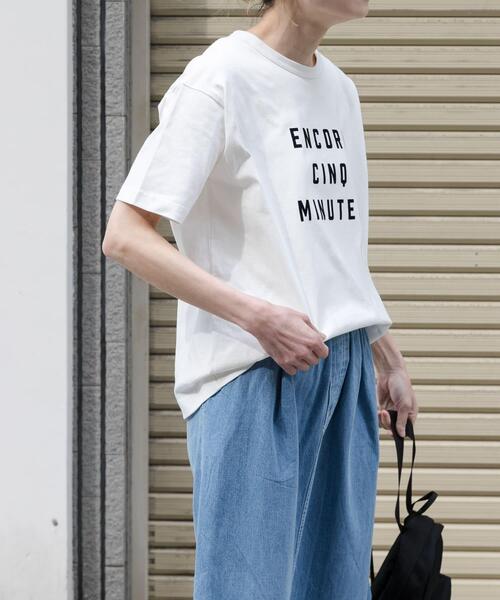 FORK&SPOON(フォークアンドスプーン)の「FORK&SPOON フロッキーロゴTシャツ(Tシャツ/カットソー・レディース・グレー系その他/アイボリー/スミクロ/オフホワイト・1)」の11枚目の写真