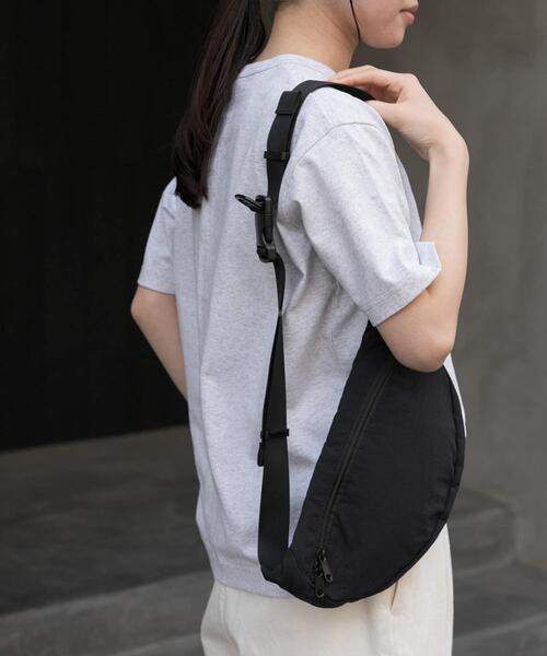 FORK&SPOON(フォークアンドスプーン)の「FORK&SPOON フロッキーロゴTシャツ(Tシャツ/カットソー・レディース・グレー系その他/アイボリー/スミクロ/オフホワイト・1)」の18枚目の写真