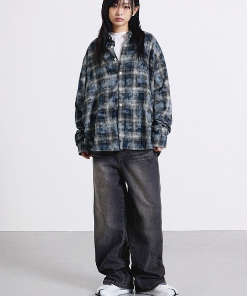 F.ILLUMINATE（フィルミネイト）の「【UNISEX】Filluminate／SIDE LINEデニム（デニムパンツ・メンズ・ブラック/ブルー・MEDIUM/SMALL）」の3枚目の写真