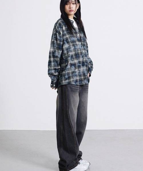 F.ILLUMINATE（フィルミネイト）の「【UNISEX】Filluminate／SIDE LINEデニム（デニムパンツ・メンズ・ブラック/ブルー・MEDIUM/SMALL）」の4枚目の写真