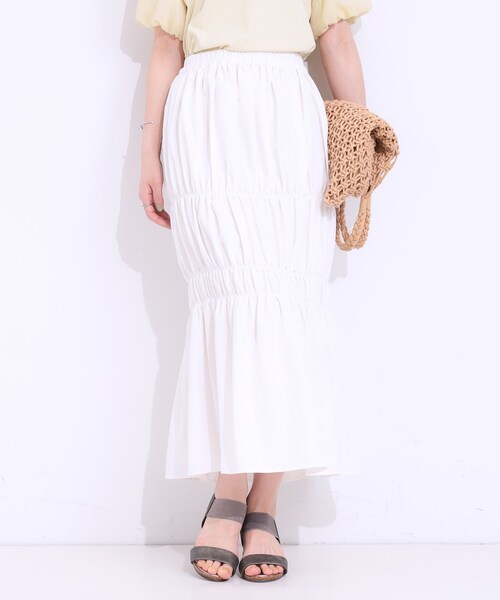 Cutie Blonde(キューティーブロンド)の「【S-LL】コーデが華やかに シャーリングデザインスカート(スカート・レディース・ライトブルー/ブラック/ホワイト・01/02/03/04)」の4枚目の写真