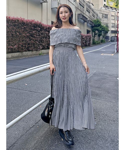 SNIDEL（スナイデル）の「プリーツオフショルブラウス（シャツ/ブラウス・レディース・ブラック/ホワイト/ブラウン・FREE）」の17枚目の写真