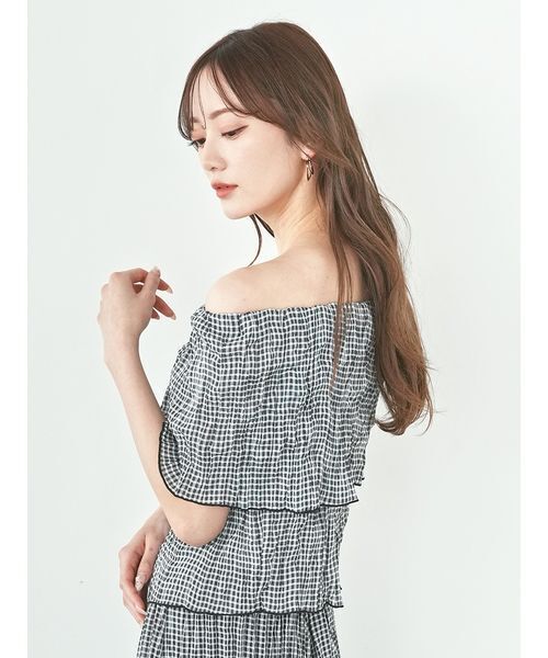 SNIDEL（スナイデル）の「プリーツオフショルブラウス（シャツ/ブラウス・レディース・ブラック/ホワイト/ブラウン・FREE）」の14枚目の写真