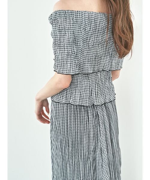 SNIDEL（スナイデル）の「プリーツオフショルブラウス（シャツ/ブラウス・レディース・ブラック/ホワイト/ブラウン・FREE）」の12枚目の写真