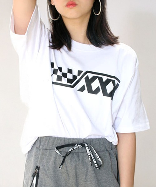 CHEER(チアー)の「チェッカーフラッグXXXバックロゴBIGTEE(Tシャツ/カットソー・レディース・ホワイト×ブラック/ブラック×ホワイト・M/L/S)」の1枚目の写真