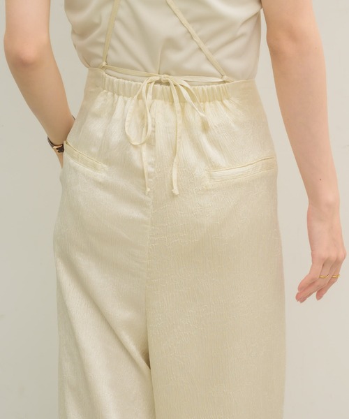 NEUNA（ヌナ）の「カシュクールサテンサロペット（サロペット/オーバーオール・レディース・アイボリー/ミント/ブラック・FREE）」の5枚目の写真