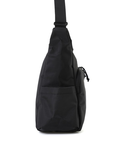 Manhattan Portage(マンハッタンポーテージ)の「BED-STUY SHOULDER BAG(LG) 420D WATERPROOF(ショルダーバッグ・メンズ・ブラック/ブルー・LARGE)」の12枚目の写真