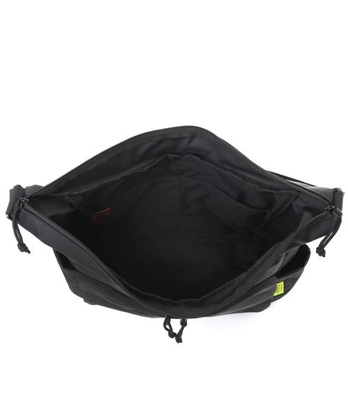 Manhattan Portage(マンハッタンポーテージ)の「BED-STUY SHOULDER BAG(LG) 420D WATERPROOF(ショルダーバッグ・メンズ・ブラック/ブルー・LARGE)」の9枚目の写真