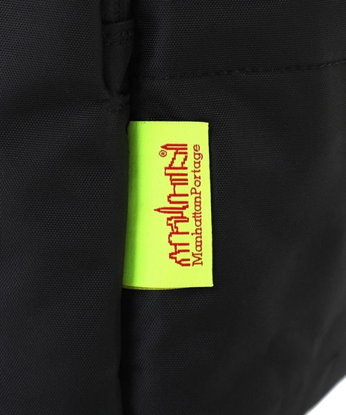 Manhattan Portage(マンハッタンポーテージ)の「BED-STUY SHOULDER BAG(LG) 420D WATERPROOF(ショルダーバッグ・メンズ・ブラック/ブルー・LARGE)」の3枚目の写真