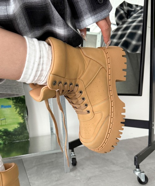 WEGO（ウィゴー）の「WEGO/スニーカーブーツ（ブーツ・レディース・ライトピンク/ブラック/キャメル・SMALL/MEDIUM/LARGE）」の2枚目の写真