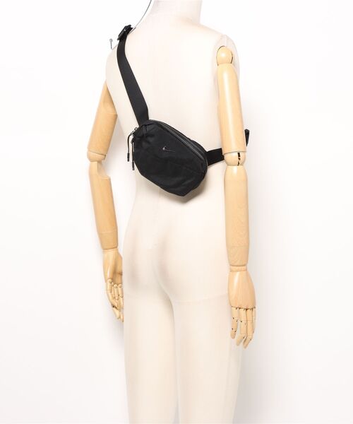 NIKE（ナイキ）の「《NIKEアパレル》オーラ ウエストパック（ボディバッグ/ウエストポーチ・メンズ・ゴールド系その他/ブラック×ブラック/レッド系その他・フリー）」の8枚目の写真