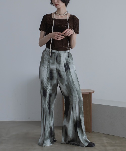 VACANCY(ヴァカンシー)の「ペイント柄プリーツイージーパンツ(スラックス・レディース・ブラック/ブルー・SMALL/MEDIUM/LARGE)」の15枚目の写真
