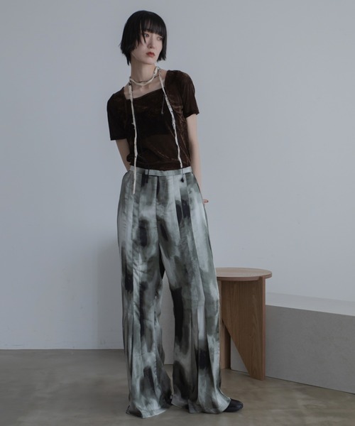 VACANCY(ヴァカンシー)の「ペイント柄プリーツイージーパンツ(スラックス・レディース・ブラック/ブルー・SMALL/MEDIUM/LARGE)」の14枚目の写真