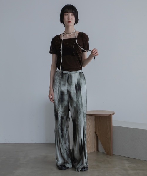 VACANCY(ヴァカンシー)の「ペイント柄プリーツイージーパンツ(スラックス・レディース・ブラック/ブルー・SMALL/MEDIUM/LARGE)」の13枚目の写真