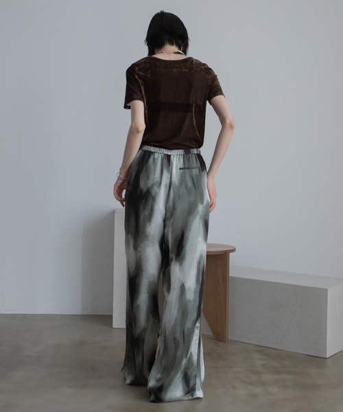 VACANCY(ヴァカンシー)の「ペイント柄プリーツイージーパンツ(スラックス・レディース・ブラック/ブルー・SMALL/MEDIUM/LARGE)」の12枚目の写真