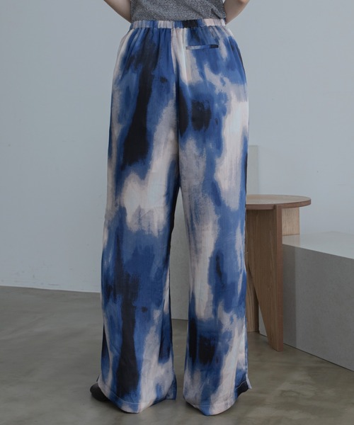 VACANCY(ヴァカンシー)の「ペイント柄プリーツイージーパンツ(スラックス・レディース・ブラック/ブルー・SMALL/MEDIUM/LARGE)」の8枚目の写真