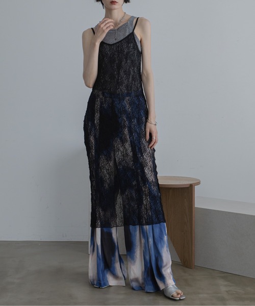 VACANCY(ヴァカンシー)の「ペイント柄プリーツイージーパンツ(スラックス・レディース・ブラック/ブルー・SMALL/MEDIUM/LARGE)」の3枚目の写真
