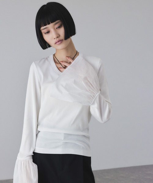 ADAM ET ROPE'(アダムエロペ)の「カフスフレアーリブプルオーバー(Tシャツ/カットソー・レディース・ホワイト/カーキ/ブラック・FREE)」の2枚目の写真