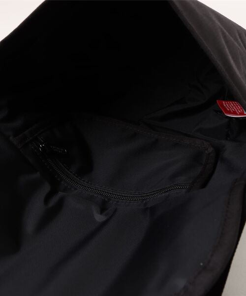 Manhattan Portage(マンハッタンポーテージ)の「Manhattan Portage/マンハッタンポーテージ ショルダーバック "エルモ" NYLON MESSENGER BAG(XXS)SESAME ST MP1603BPDMSST(ショルダーバッグ・メンズ・ブラック×ホワイト・FREE)」の4枚目の写真