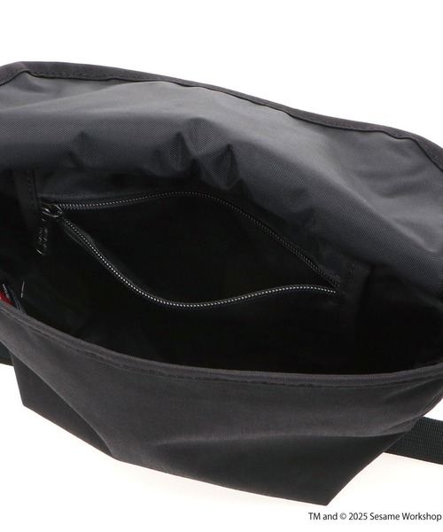 Manhattan Portage(マンハッタンポーテージ)の「Manhattan Portage/マンハッタンポーテージ ショルダーバック "エルモ" NYLON MESSENGER BAG(XXS)SESAME ST MP1603BPDMSST(ショルダーバッグ・メンズ・ブラック×ホワイト・FREE)」の14枚目の写真