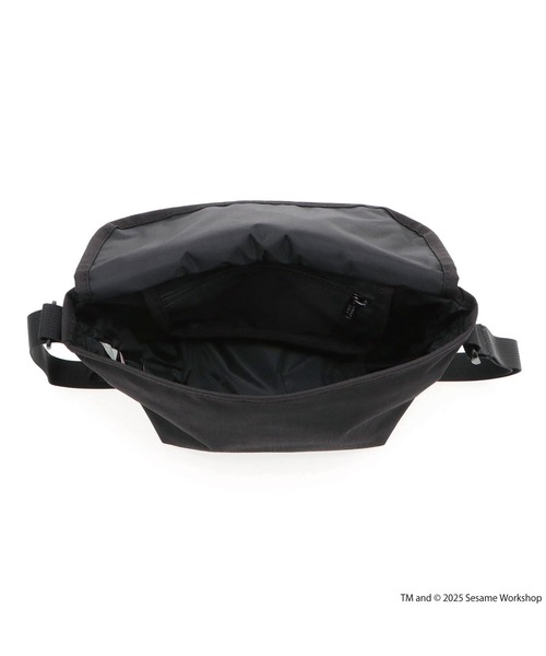 Manhattan Portage(マンハッタンポーテージ)の「Manhattan Portage/マンハッタンポーテージ ショルダーバック "エルモ" NYLON MESSENGER BAG(XXS)SESAME ST MP1603BPDMSST(ショルダーバッグ・メンズ・ブラック×ホワイト・FREE)」の13枚目の写真