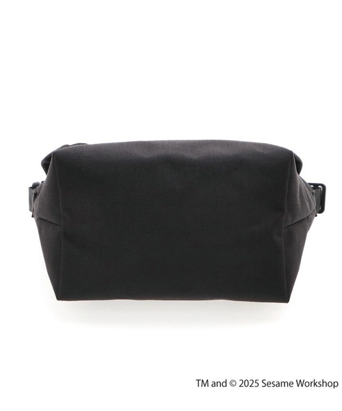 Manhattan Portage(マンハッタンポーテージ)の「Manhattan Portage/マンハッタンポーテージ ショルダーバック "エルモ" NYLON MESSENGER BAG(XXS)SESAME ST MP1603BPDMSST(ショルダーバッグ・メンズ・ブラック×ホワイト・FREE)」の12枚目の写真