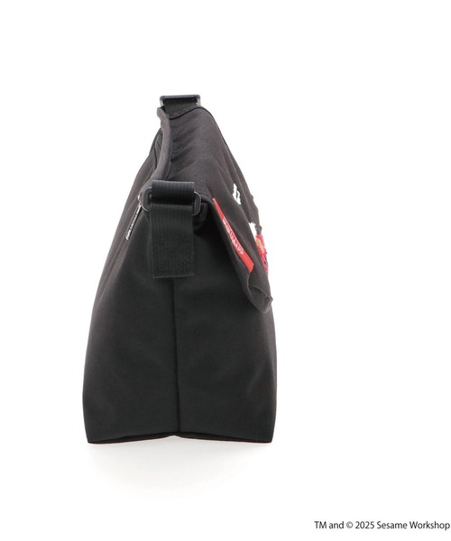 Manhattan Portage(マンハッタンポーテージ)の「Manhattan Portage/マンハッタンポーテージ ショルダーバック "エルモ" NYLON MESSENGER BAG(XXS)SESAME ST MP1603BPDMSST(ショルダーバッグ・メンズ・ブラック×ホワイト・FREE)」の11枚目の写真
