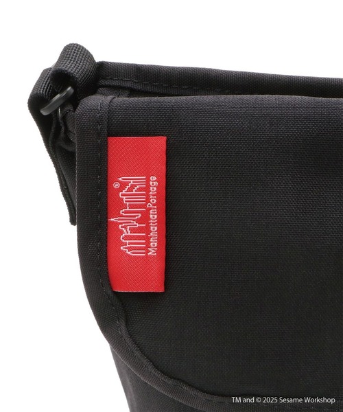Manhattan Portage(マンハッタンポーテージ)の「Manhattan Portage/マンハッタンポーテージ ショルダーバック "エルモ" NYLON MESSENGER BAG(XXS)SESAME ST MP1603BPDMSST(ショルダーバッグ・メンズ・ブラック×ホワイト・FREE)」の8枚目の写真