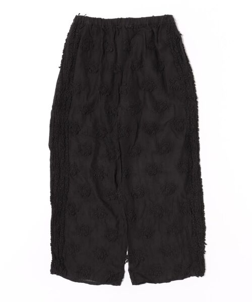 crinkle crinkle crinkle（クリンクルクリンクルクリンクル）の「【crinkle crinkle crinkle】別注3D刺繍サイドフリルパンツ（その他パンツ・レディース・ホワイト/ブラック・FREE）」の2枚目の写真