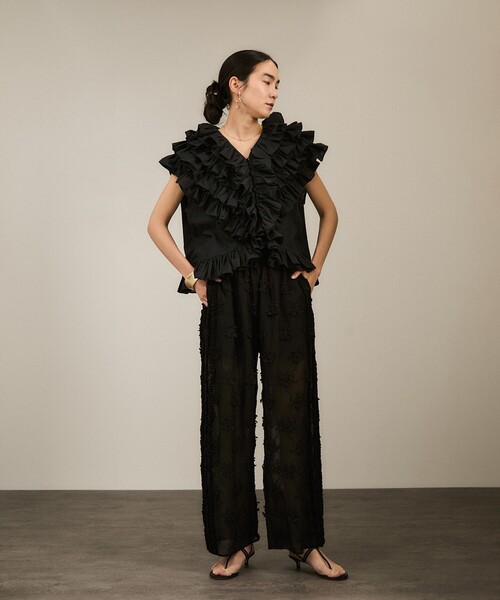 crinkle crinkle crinkle（クリンクルクリンクルクリンクル）の「【crinkle crinkle crinkle】別注3D刺繍サイドフリルパンツ（その他パンツ・レディース・ホワイト/ブラック・FREE）」の3枚目の写真