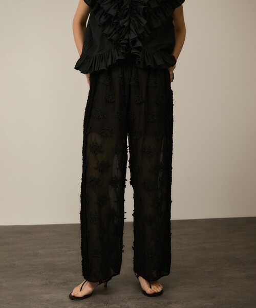 crinkle crinkle crinkle（クリンクルクリンクルクリンクル）の「【crinkle crinkle crinkle】別注3D刺繍サイドフリルパンツ（その他パンツ・レディース・ホワイト/ブラック・FREE）」の4枚目の写真