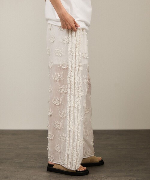 crinkle crinkle crinkle（クリンクルクリンクルクリンクル）の「【crinkle crinkle crinkle】別注3D刺繍サイドフリルパンツ（その他パンツ・レディース・ホワイト/ブラック・FREE）」の6枚目の写真