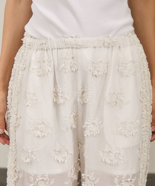 crinkle crinkle crinkle（クリンクルクリンクルクリンクル）の「【crinkle crinkle crinkle】別注3D刺繍サイドフリルパンツ（その他パンツ・レディース・ホワイト/ブラック・FREE）」の12枚目の写真