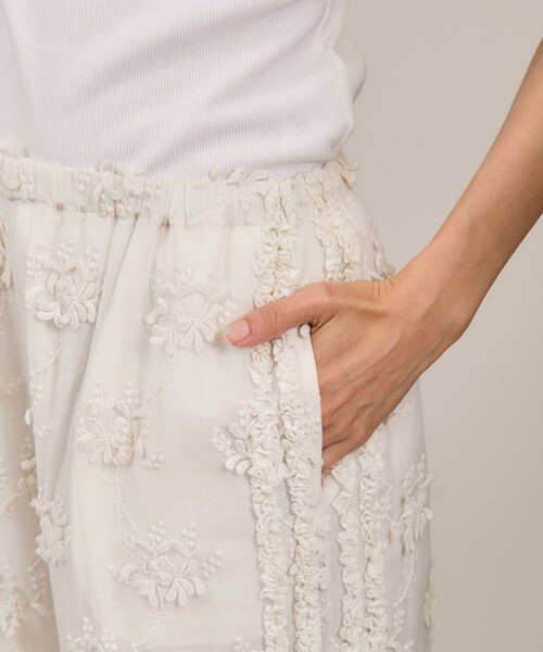 crinkle crinkle crinkle（クリンクルクリンクルクリンクル）の「【crinkle crinkle crinkle】別注3D刺繍サイドフリルパンツ（その他パンツ・レディース・ホワイト/ブラック・FREE）」の13枚目の写真