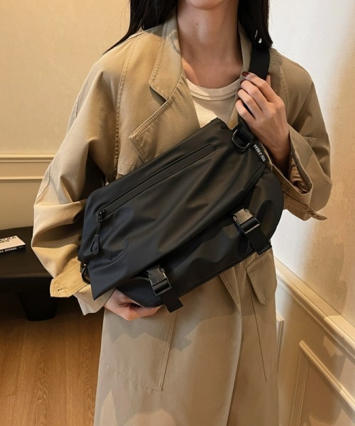 セール】Y2K軽量防水メッセンジャーバッグ（ショルダー／ユニセックス