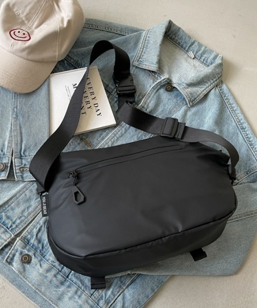 セール】Y2K軽量防水メッセンジャーバッグ（ショルダー／ユニセックス