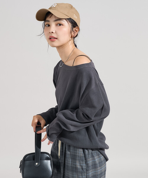 FREAK'S STORE(フリークスストア)の「オフショルダー ワッフルロンT(Tシャツ/カットソー・レディース・チャコールグレー/オフホワイト/グリーン・フリ-)」の4枚目の写真