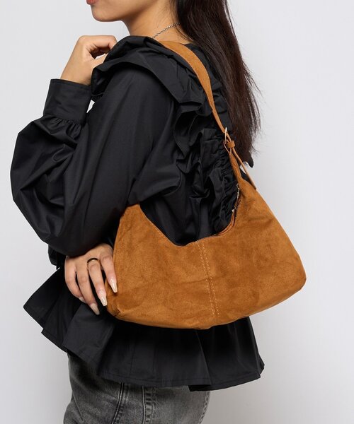 WHO'S WHO gallery（フーズフーギャラリー）の「スウェードショルダーバッグ（トートバッグ・レディース・ブラウン/キャメル・FREE）」の2枚目の写真