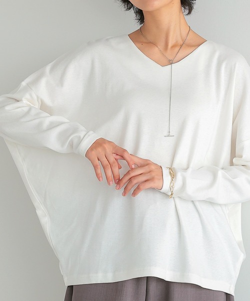 itto...(イット)の「ドルマンスリーブVネックコットンカットソー(Tシャツ/カットソー・レディース・オフホワイト/カーキ/ネイビー/グレイッシュベージュ/チャコールグレー/ブラック・M)」の1枚目の写真