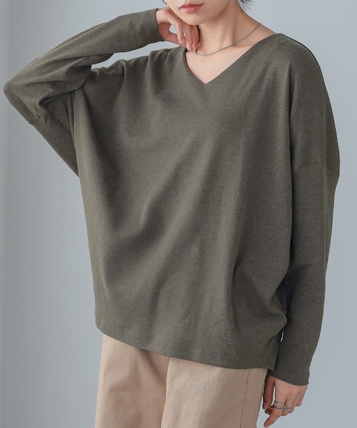 itto...(イット)の「ドルマンスリーブVネックコットンカットソー(Tシャツ/カットソー・レディース・オフホワイト/カーキ/ネイビー/グレイッシュベージュ/チャコールグレー/ブラック・M)」の4枚目の写真