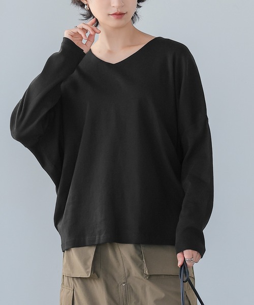 itto...(イット)の「ドルマンスリーブVネックコットンカットソー(Tシャツ/カットソー・レディース・オフホワイト/カーキ/ネイビー/グレイッシュベージュ/チャコールグレー/ブラック・M)」の3枚目の写真