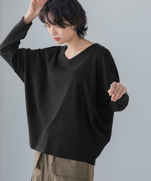 itto...(イット)の「ドルマンスリーブVネックコットンカットソー(Tシャツ/カットソー・レディース・オフホワイト/カーキ/ネイビー/グレイッシュベージュ/チャコールグレー/ブラック・M)」の7枚目の写真