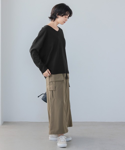itto...(イット)の「ドルマンスリーブVネックコットンカットソー(Tシャツ/カットソー・レディース・オフホワイト/カーキ/ネイビー/グレイッシュベージュ/チャコールグレー/ブラック・M)」の8枚目の写真