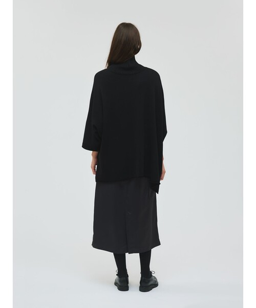 mizuiroind（ミズイロインド）の「mizuiro ind ポンチョライクプルオーバー（ニット/セーター・レディース・ブラウン/ライトブルー/ブラック/オフホワイト/グレー・FREE）」の19枚目の写真