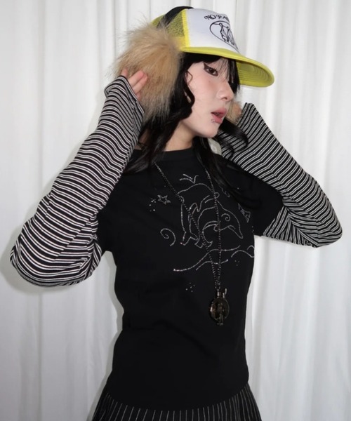 DIAVEL（ディアベル）の「フェイクレイヤード/ラインストーンTシャツ／Y2K可愛いトップス（Tシャツ/カットソー・レディース・ブラック/パープル・M）」の2枚目の写真