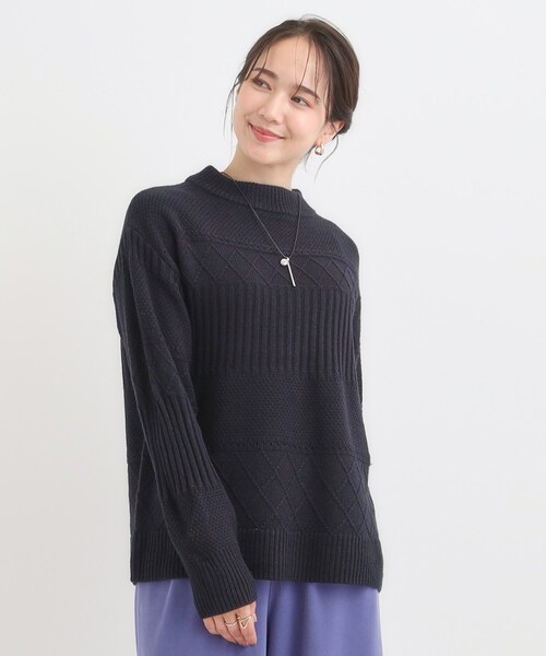 SHOO・LA・RUE(シューラルー)の「【洗濯機可/毛玉レス】1枚でサマ見え ミックスケーブル柄ニット(ニット/セーター・レディース・ネイビー/ダークブラウン/ライトブルー/オフホワイト・04/03/02/01)」の9枚目の写真