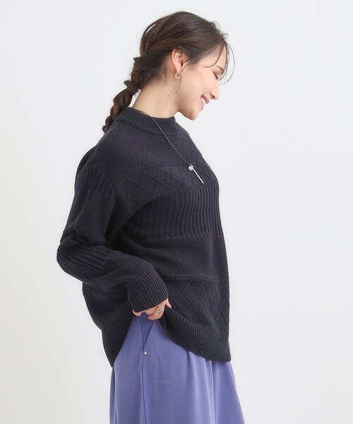 SHOO・LA・RUE(シューラルー)の「【洗濯機可/毛玉レス】1枚でサマ見え ミックスケーブル柄ニット(ニット/セーター・レディース・ネイビー/ダークブラウン/ライトブルー/オフホワイト・04/03/02/01)」の10枚目の写真