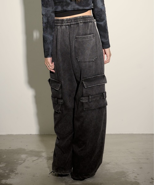 .KOM（ドットコム）の「『.KOM/ドットケーオーエム』ピグメント加工ワイドカーゴパンツ【CN】【Z】【Z】（カーゴパンツ・レディース・ブラック/グレー・FREE）」の5枚目の写真