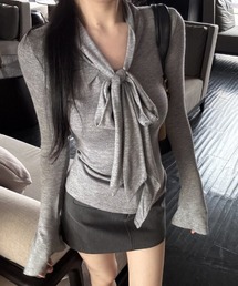 lilful（リルフル）の「【25年秋冬新作】リボンタイデザイン 裾フレア アシンメトリートップス（Tシャツ/カットソー・レディース）」